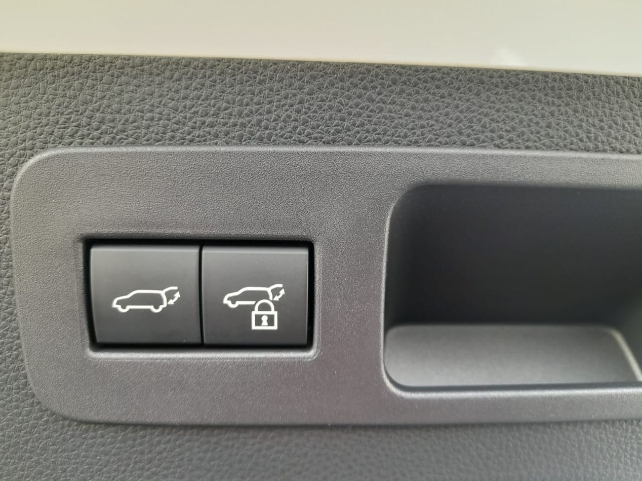 Lexus LX 600 RHD BRAND NEW 7 SEATER WHITE WITH TAN FULL OPTIONS PETROL Signature model