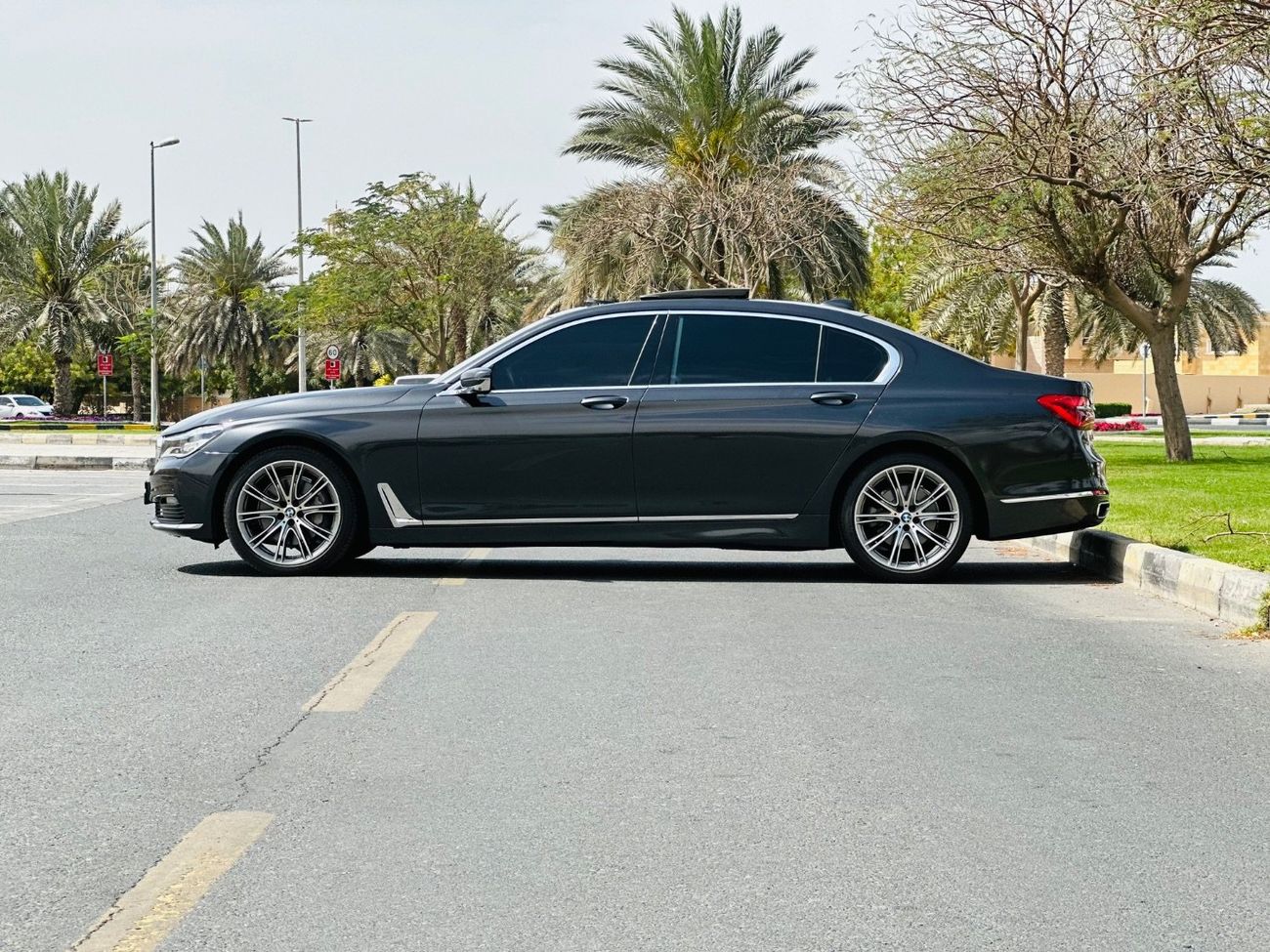 BMW 730Li Exclusive 2.0L