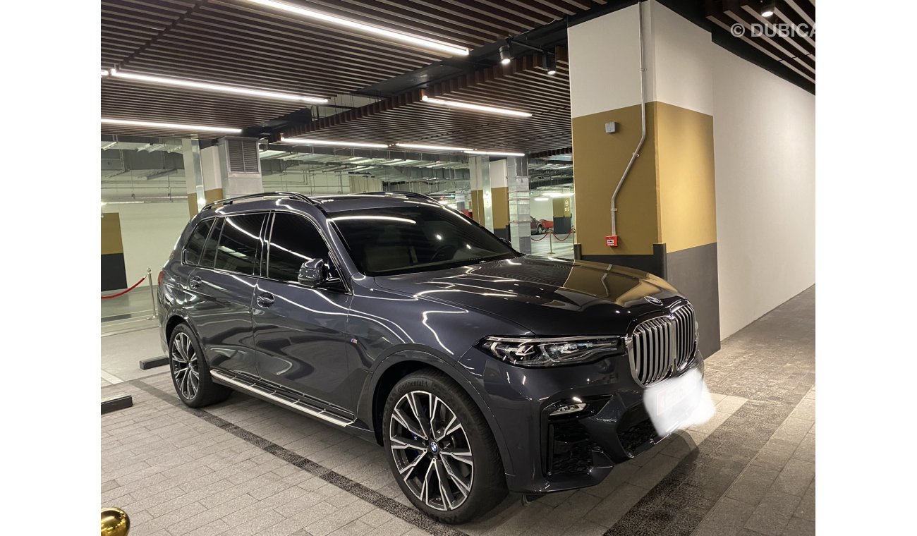 BMW X7 M50i