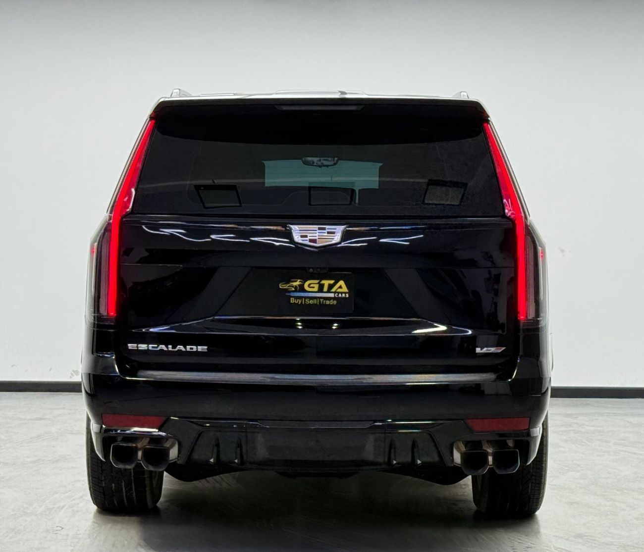 كاديلاك إسكالاد Escalade-V 6.2L 2023 Cadillac Escalade V, 2027 Cadillac Warranty + Service Pack, 7 Seater, Excellent