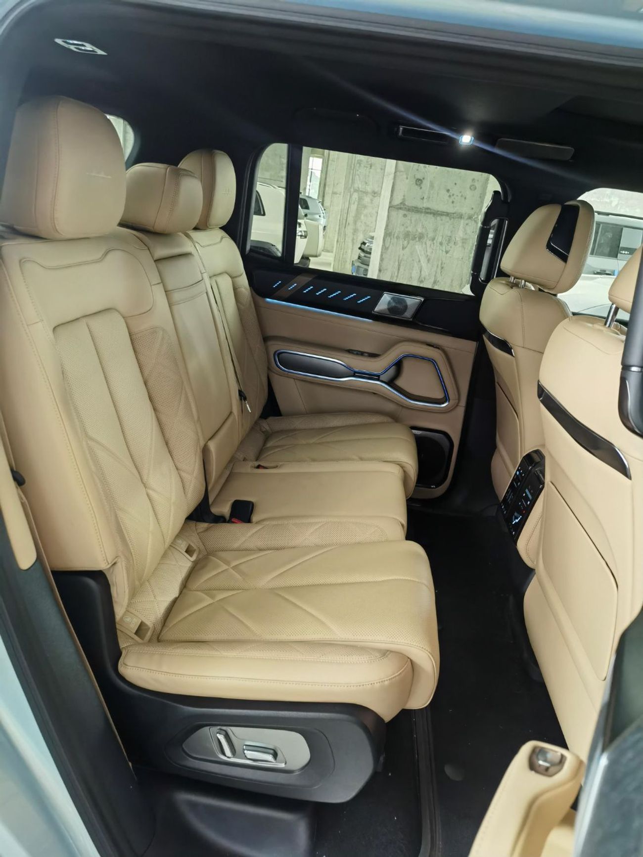 بي واي دي ليوبارد 8 Smart and Brave Flagship Edition (7 Seats)