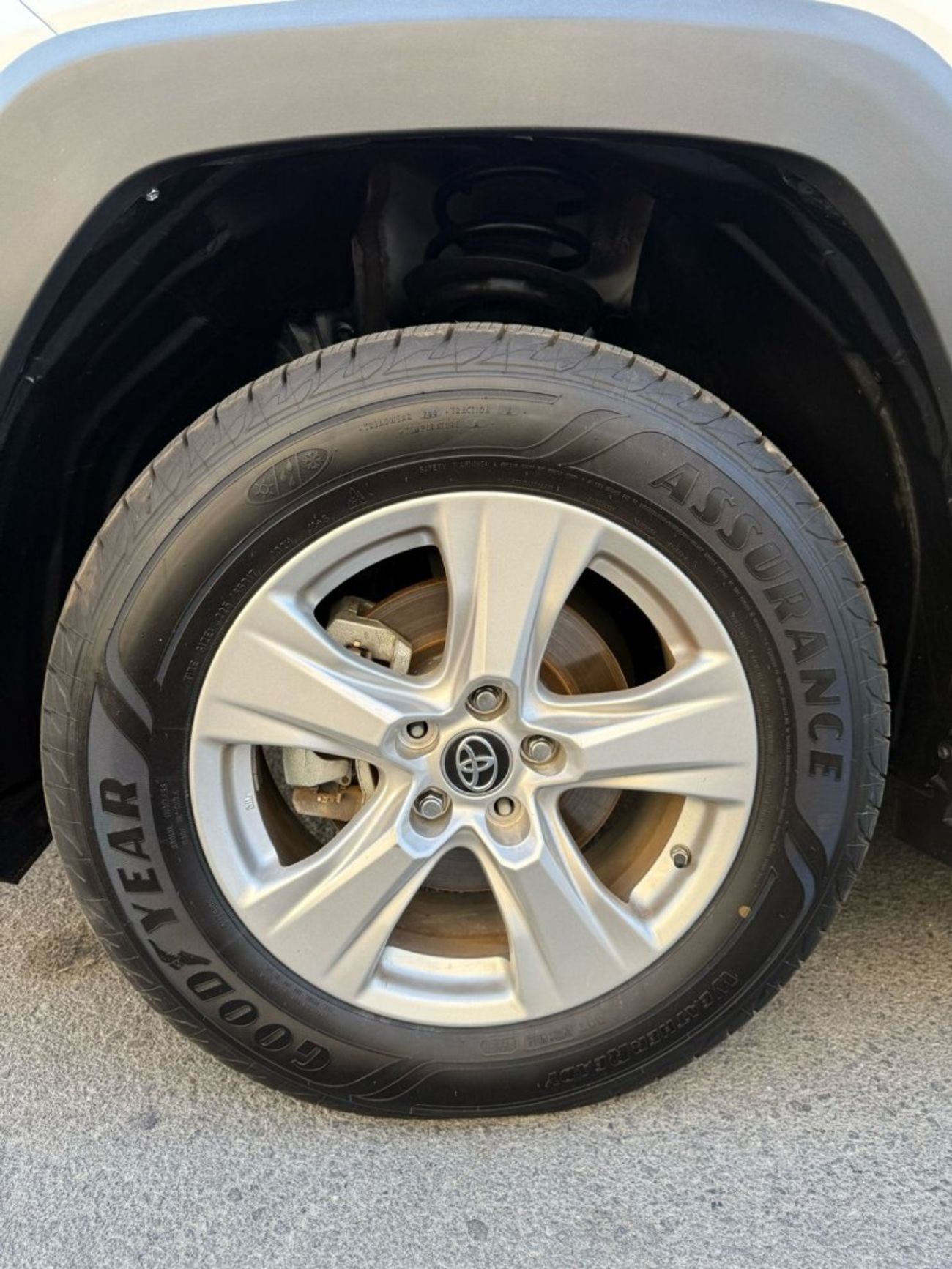 Toyota RAV4 LE 2.5L (219 HP) TOYOTA RAV4 LE HYBRID | 2.5L | PREMIUM