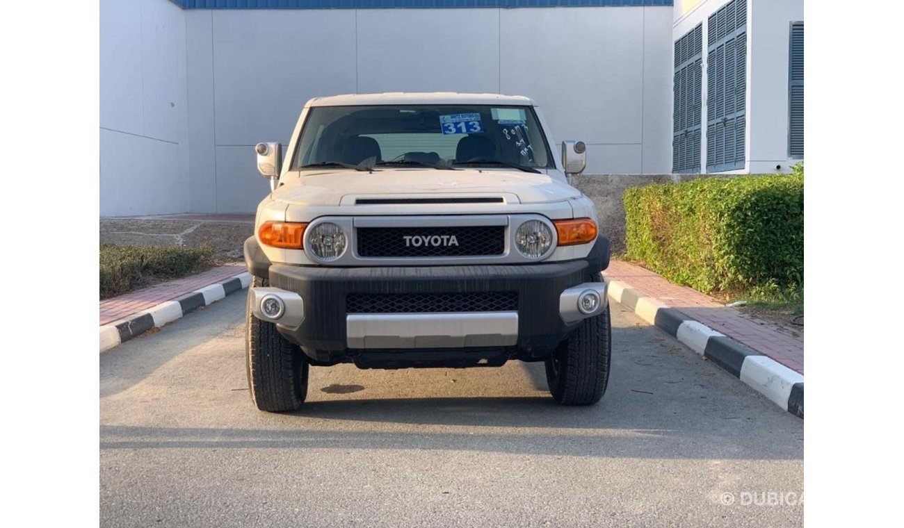 تويوتا إف جي كروزر TOYOTA FJ CRUISER MY 2022 SUV 4WD WITH DIFFLOCK & JBL