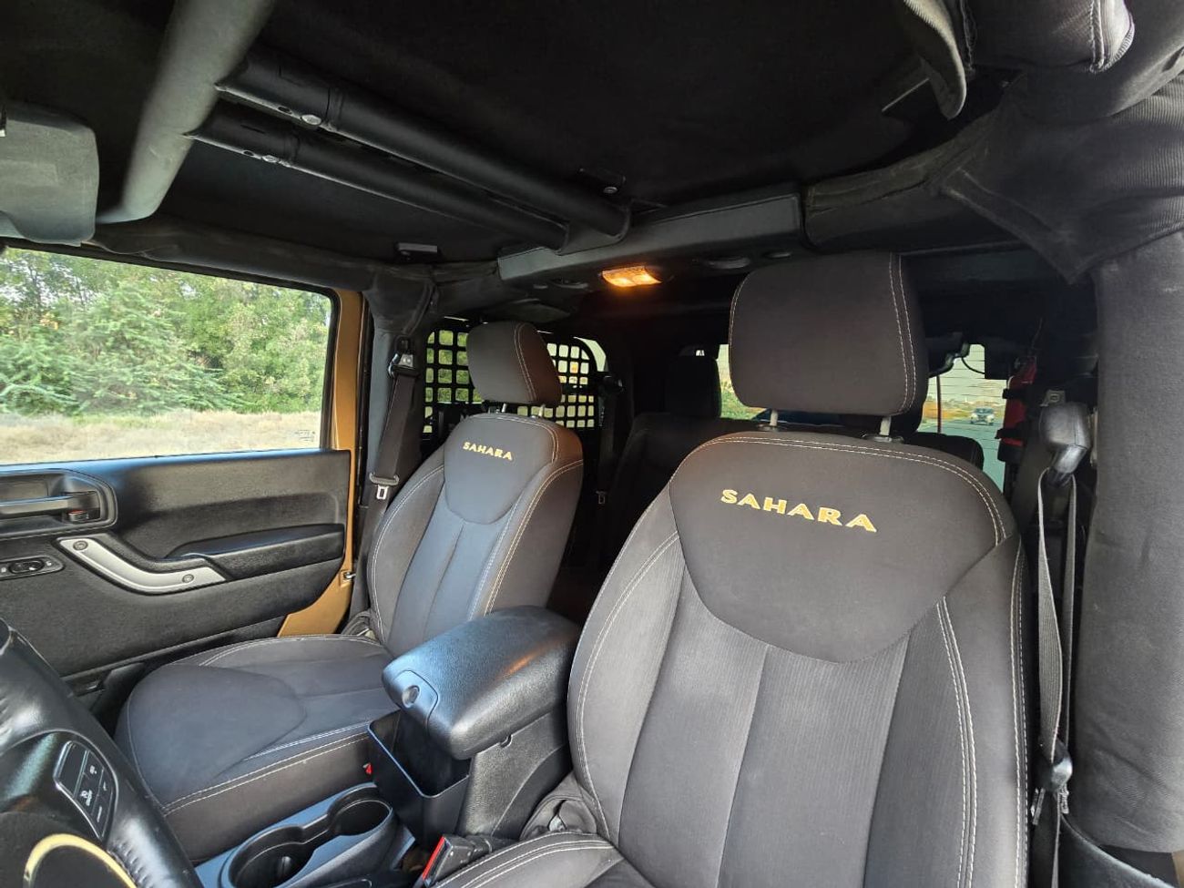 Jeep Wrangler Sahara 3.6L A/T JEEP WRANGLER SAHARA 2015 // GCC // ORGINAL PAINT // ACCIDENT FREE // 2 KEYS // PERF