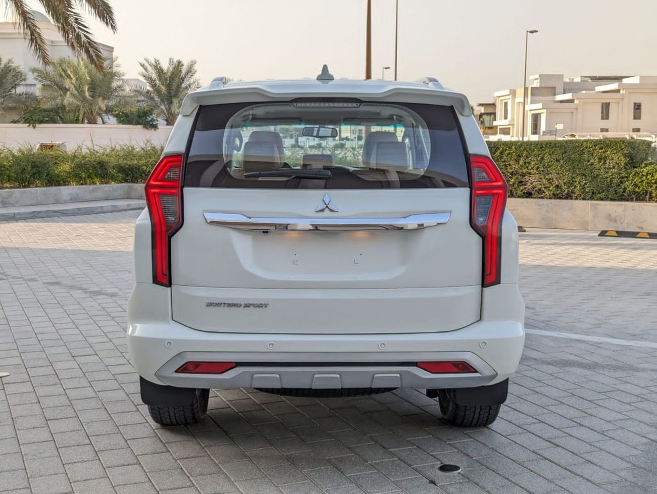 ميتسوبيشي مونتيرو سبورت Mitsubishi Montero sport 2022 LHD white colour