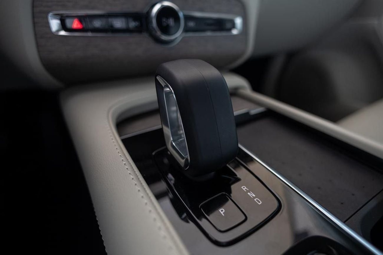 Volvo XC90 B5 2.0T Volvo XC90 B5 Plus Bright 2023 GCC under Agency Warranty with Flexible Down-Payment.