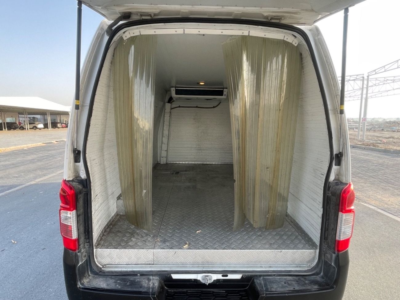 نيسان NV350 موجود في معرضنا سما الشآم لتجارة السيارات