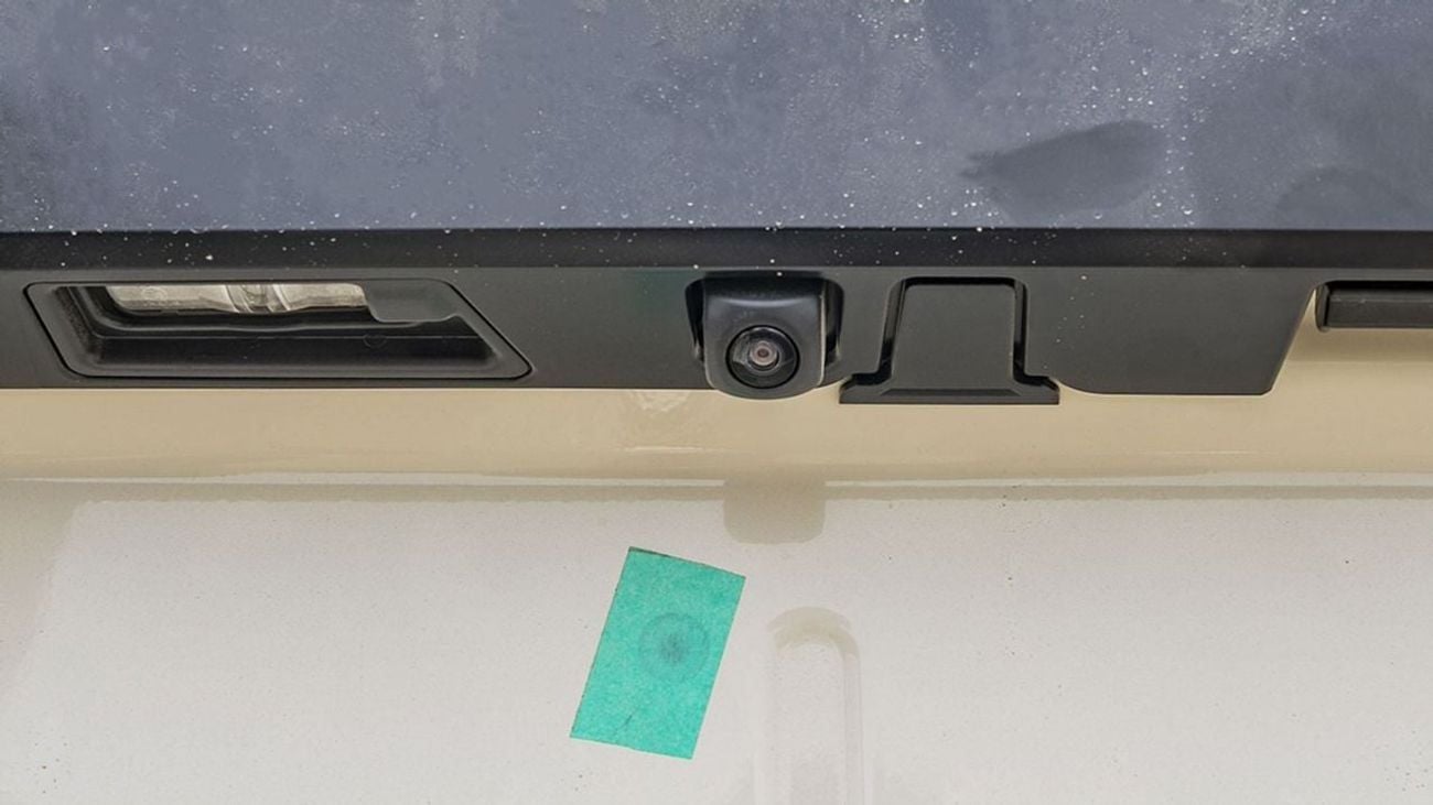 Toyota Hiace DLS -High Roof Commuter 2.8L M/T