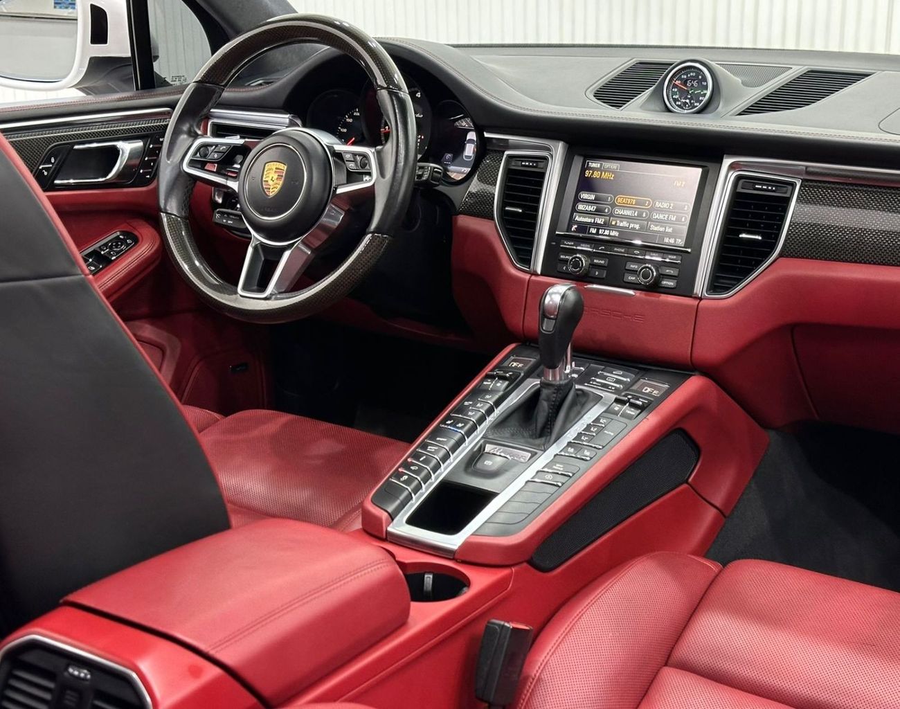 Porsche Macan 2015 Porsche Macan Turbo, Full Service History, Carbon Fiber Package, Excellent Condition, GCC