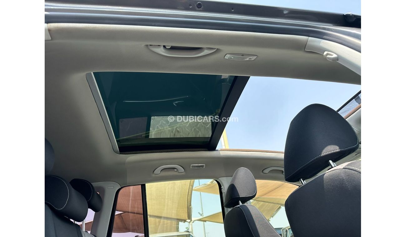 Volkswagen Tiguan SEL ACCIDENTS FREE - GCC - FULL OPTION - CAR IS IN PERFECT CONDITION INSIDE OUT