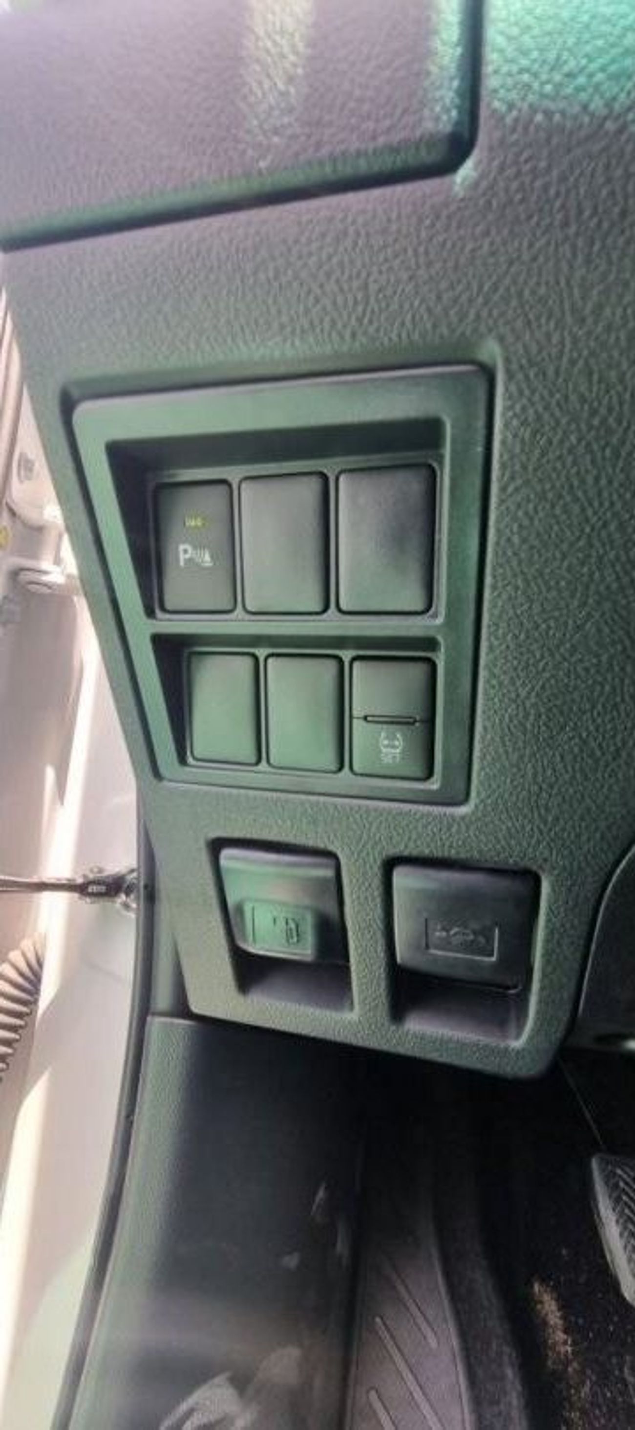 Toyota Hilux 2023 TOYOTA HILUX 2.8 DC   DIESEL 4X4     MANUAL GEAR