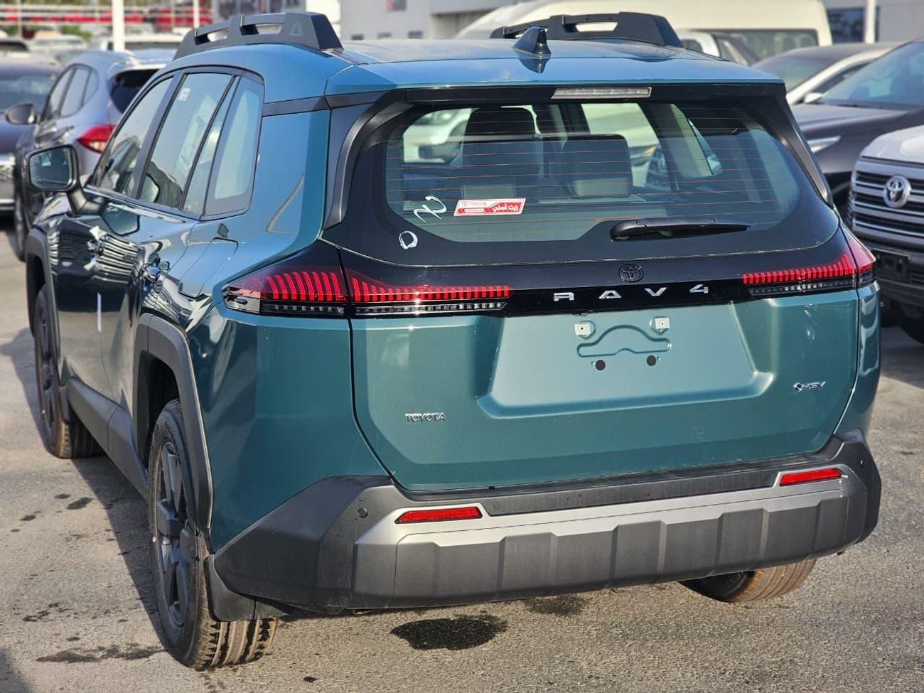 Toyota RAV4 XLE HEV ( FOR RE-EXPORT OUTSIDE GCC COUNTRIES ONLY )