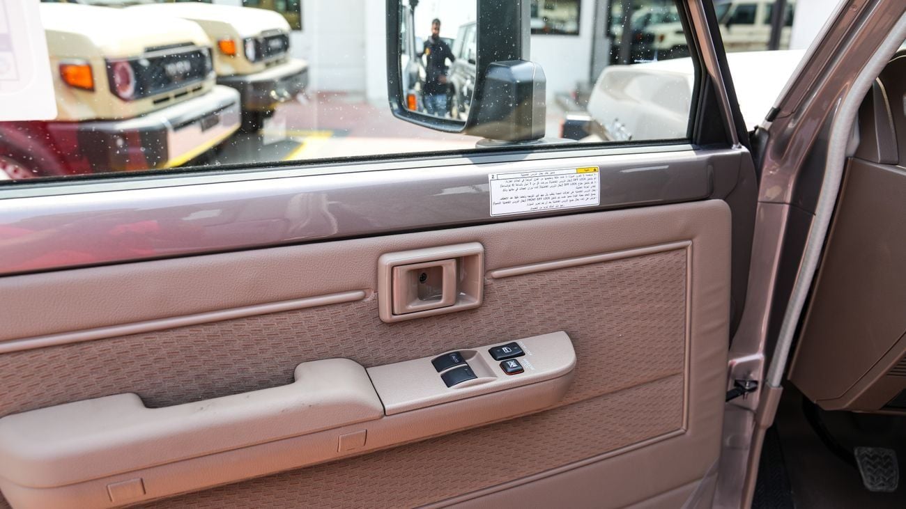 Toyota Land Cruiser LC71 71 MANUAL MID OPTIONS