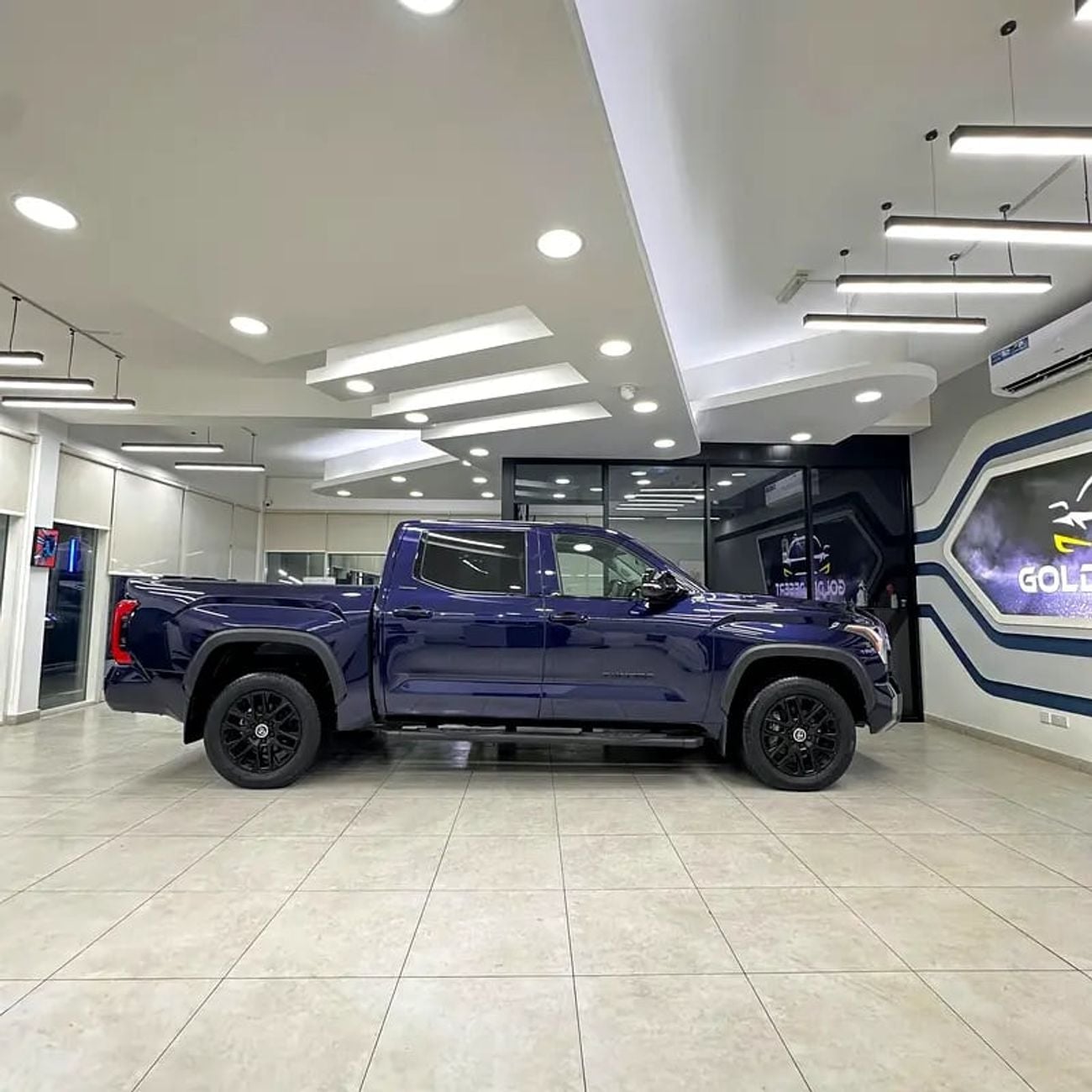 تويوتا تاندرا Crewmax Limited 5.7L Limited