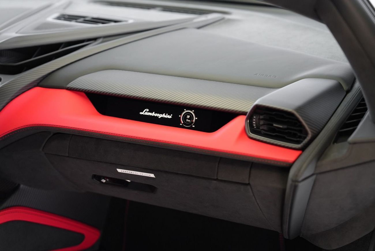 لامبورغيني ريفويلتو 6.5L V12 Hybrid