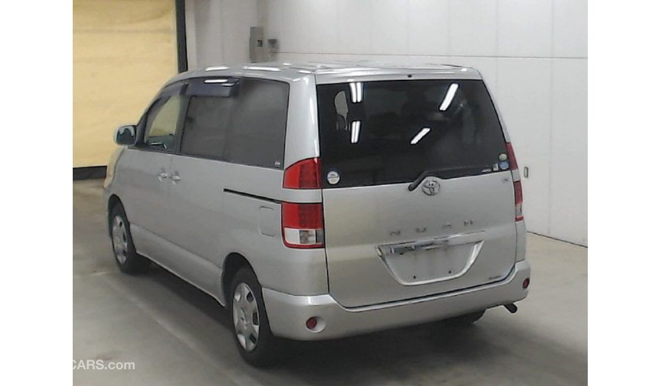 Toyota Noah Van Used RHD 2005/X LTD/AZR60G LOT # 562