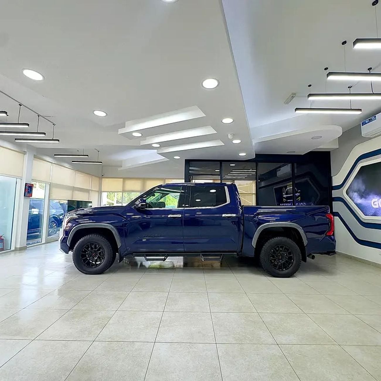 تويوتا تاندرا Crewmax Limited 5.7L Limited