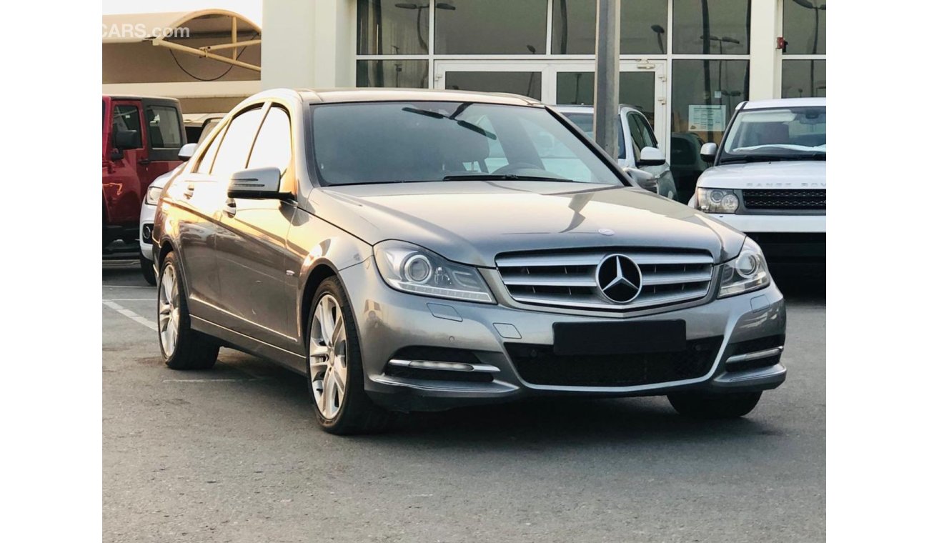 مرسيدس بنز C 300 موديل2012 خليجي فل مواصفات بانوراما وكراسي جلد ومثبت سرعه وتحكم كهربي كامل ونظام صوت ممتاز وكاميرا خ