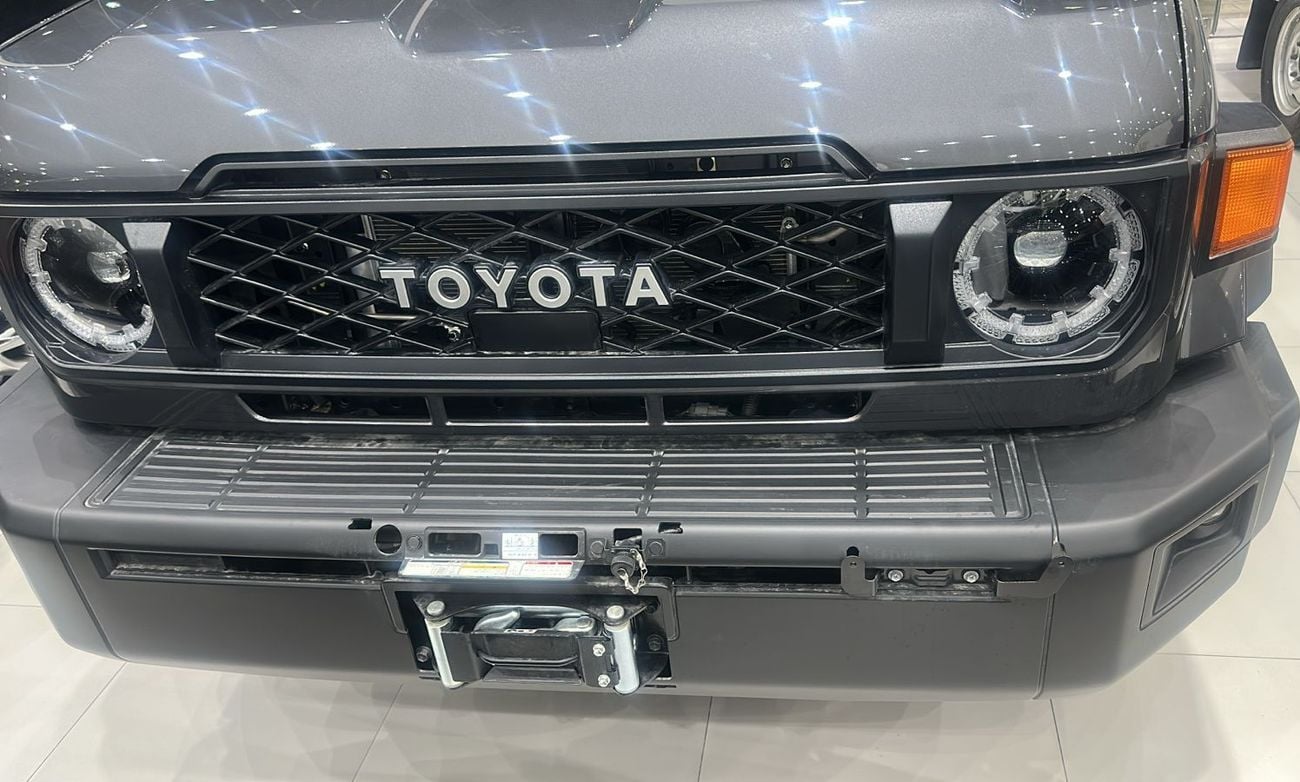 تويوتا لاند كروزر 70 2026 Toyota Land Cruiser 76 4.0L Petrol AT with radar - Saudi Specs