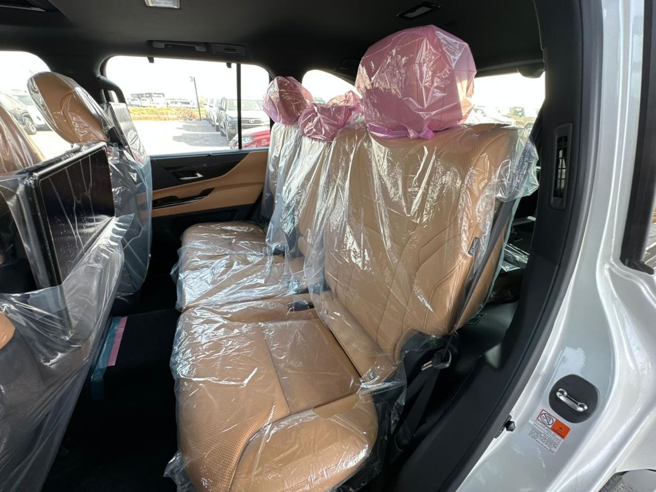 لكزس LX 700h Signature