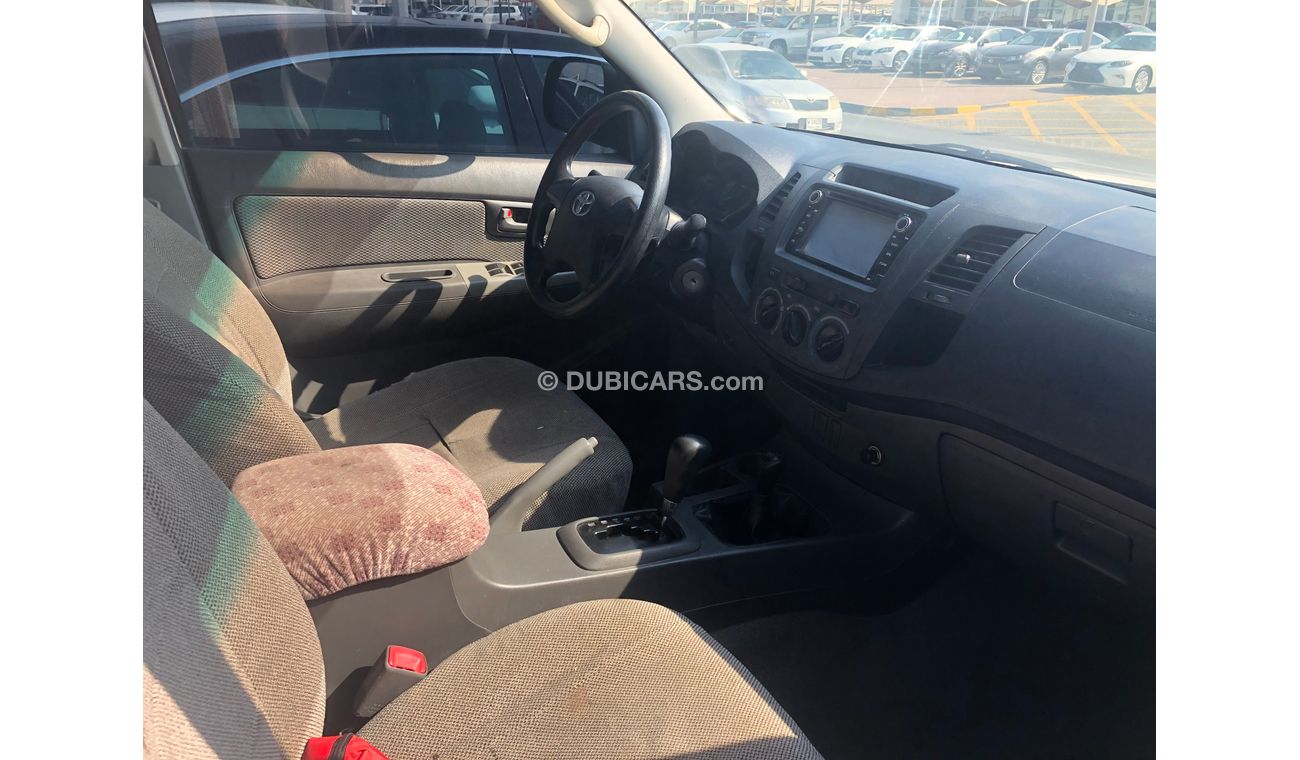 تويوتا هيلوكس Toyota Hilux D/c pick up 4x4,A/T,model:2010. Excellent condition
