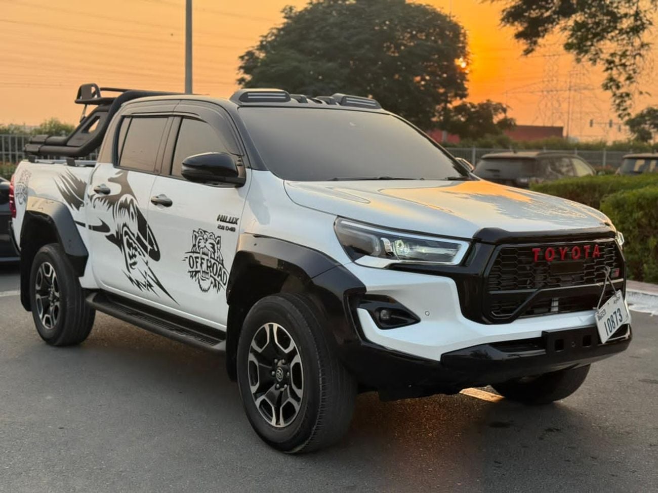 تويوتا هيلوكس TOYOTA HILUX PICK UP SR5 GR SEATS 2024 WHITE 4WD AT DIESEL = RIGHT HAND