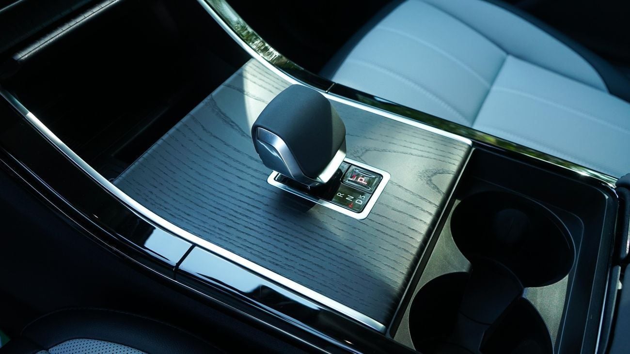 Land Rover Range Rover Evoque SE P250 DYNAMIC 2025!! BRAND NEW CAR!! FIVE YEARS WARRANTY!! THREE YEARS SERVICE CONTRACT