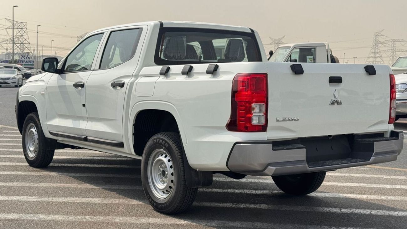 Mitsubishi L200 2.4L DIESEL DCABIN 4x4 5 MT MID-LINE