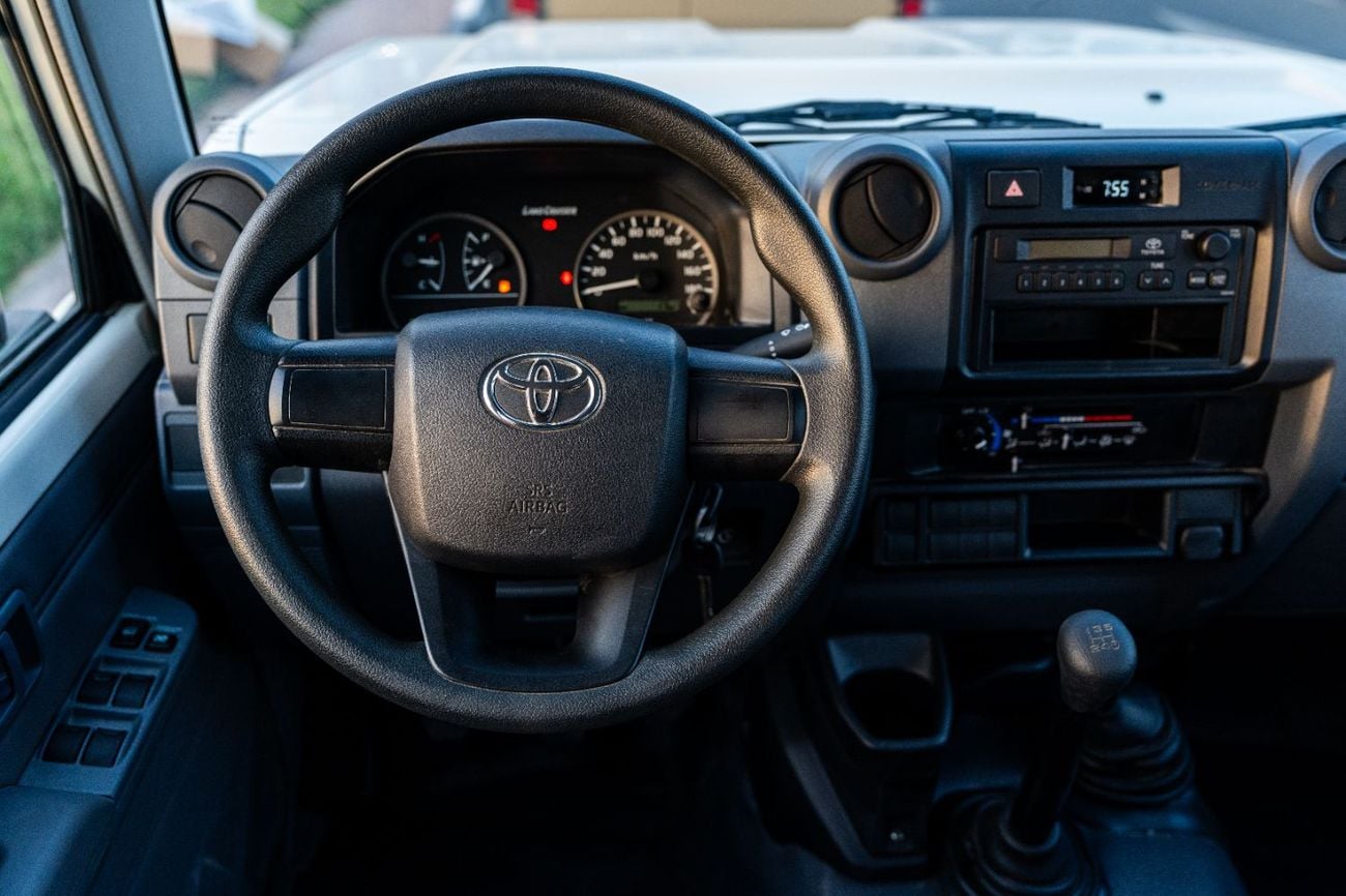 تويوتا لاند كروزر 76 Toyota Land Cruiser 2025 LC76 9-seater 4.2Ldiesel manual 4x4