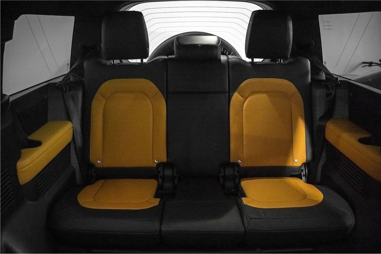 Land Rover Defender 130 SE P400 X Dynamic (7 Seater)