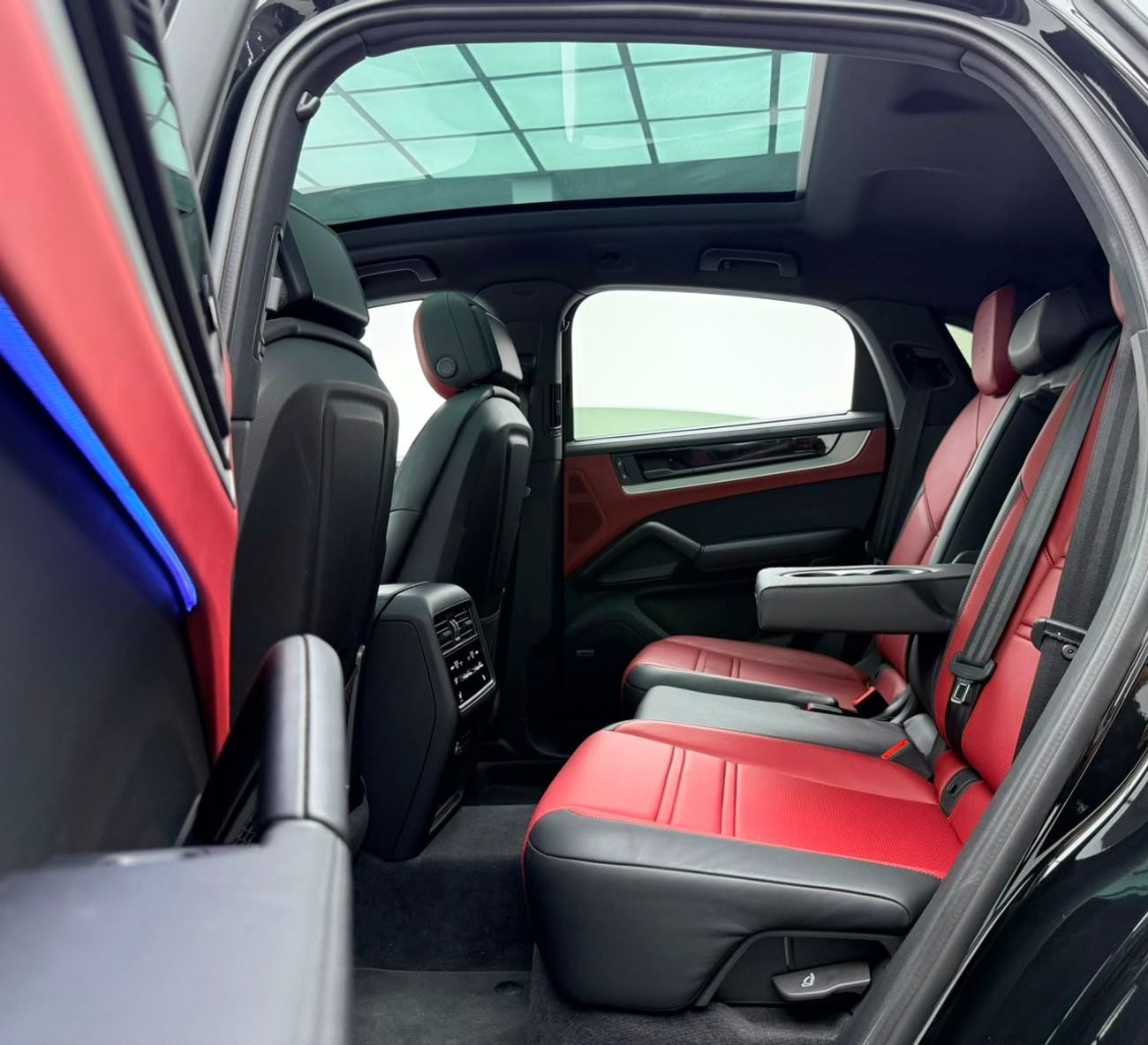 بورش كايان STD 2025 Porsche Cayenne Coupe, 2027 Porsche Warranty + Service Pack, Full Porsche Service History, 