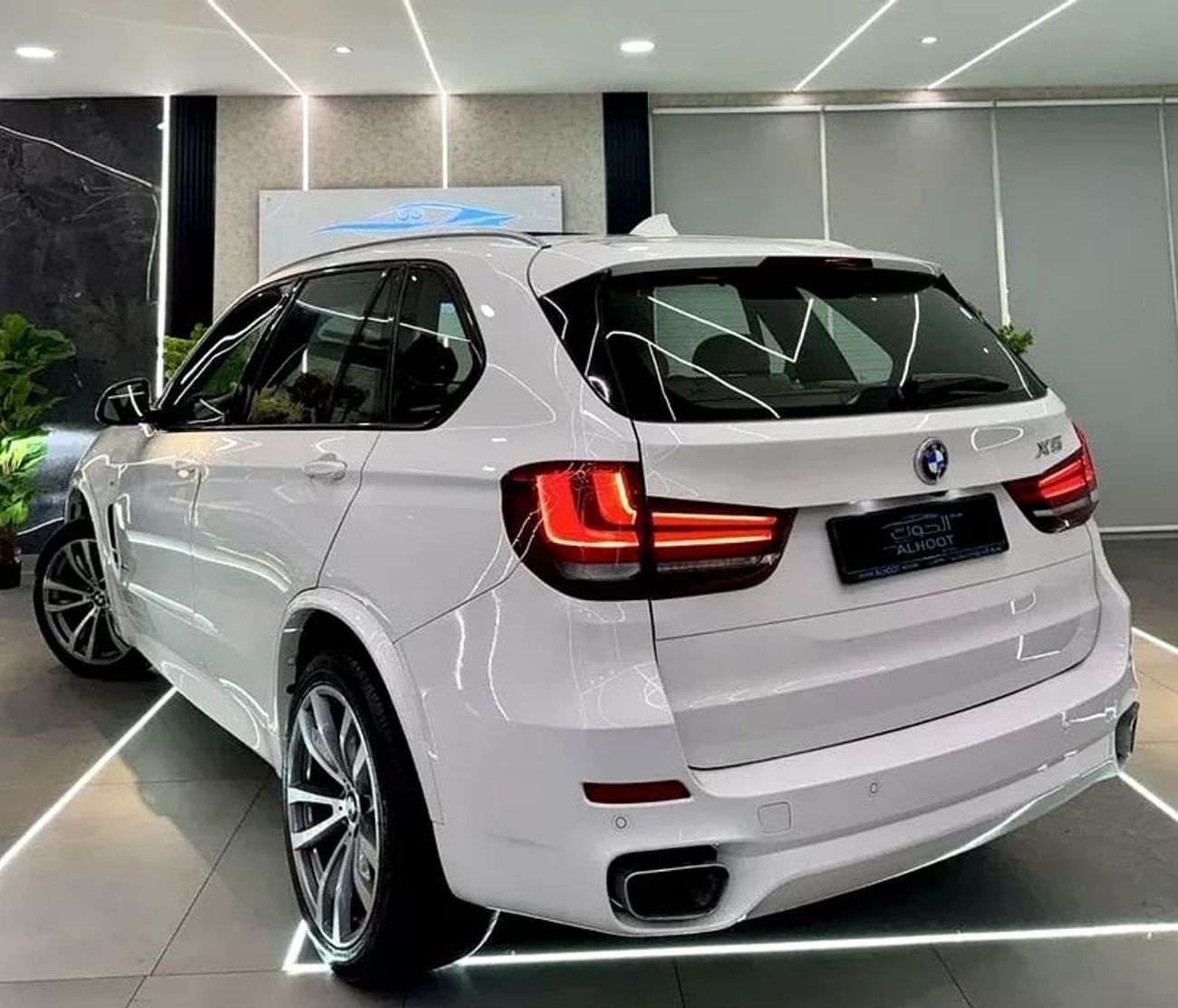 بي أم دبليو X5 50i Luxury 4.4L (5 Seater)