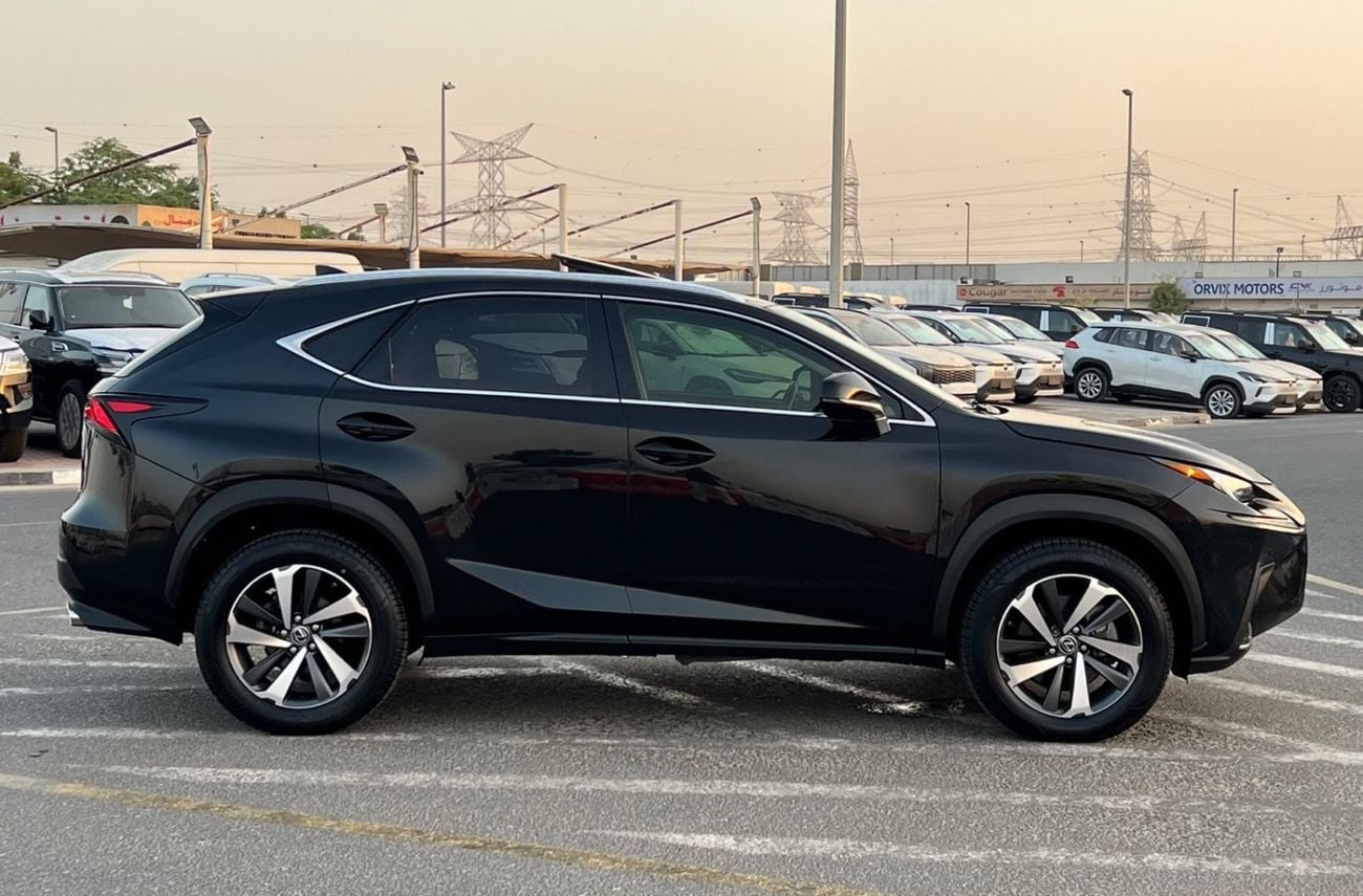 لكزس NX200t لكزس NX تيربو 2020 كاملة المواصفات، محرك 2.0 لتر V4، دفع رباعي، كاميرا خلفية وحساسات، فتحة سقف، مفتا