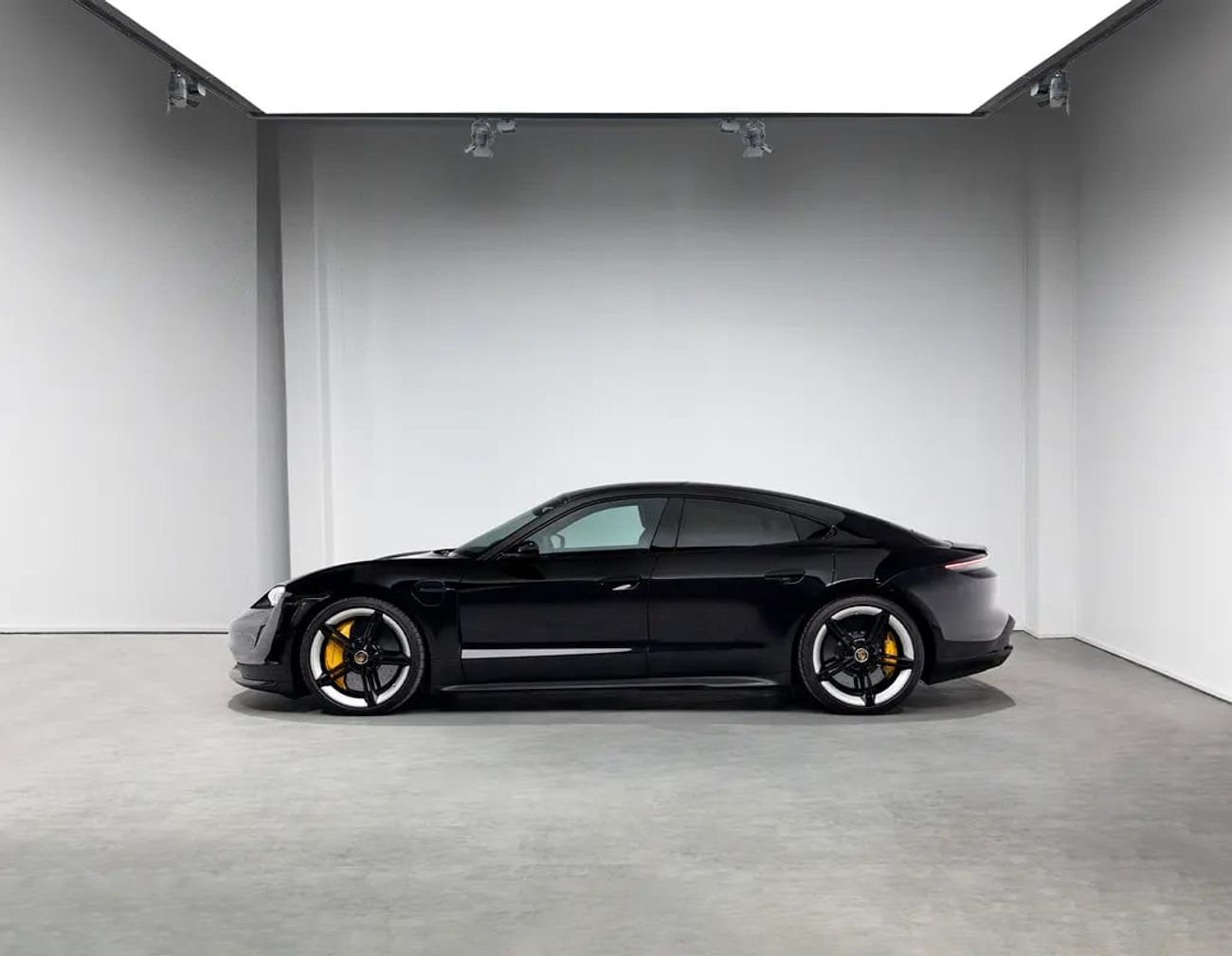 بورش تايكان Turbo S (755 HP)