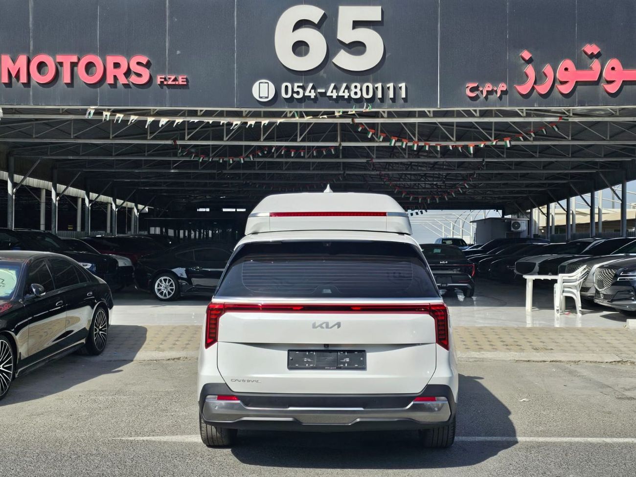 Kia Carnival Hi limousine vip 3.5L Automatic. Van