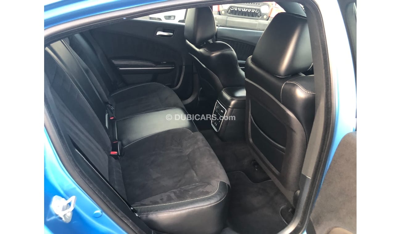 دودج تشارجر موديل 2015 خليجي فل مواصفات كراسي جلد ومثبت سرعه وتحكم كهربي كامل ونظام صوت ممتاز وكاميرا خلفيه