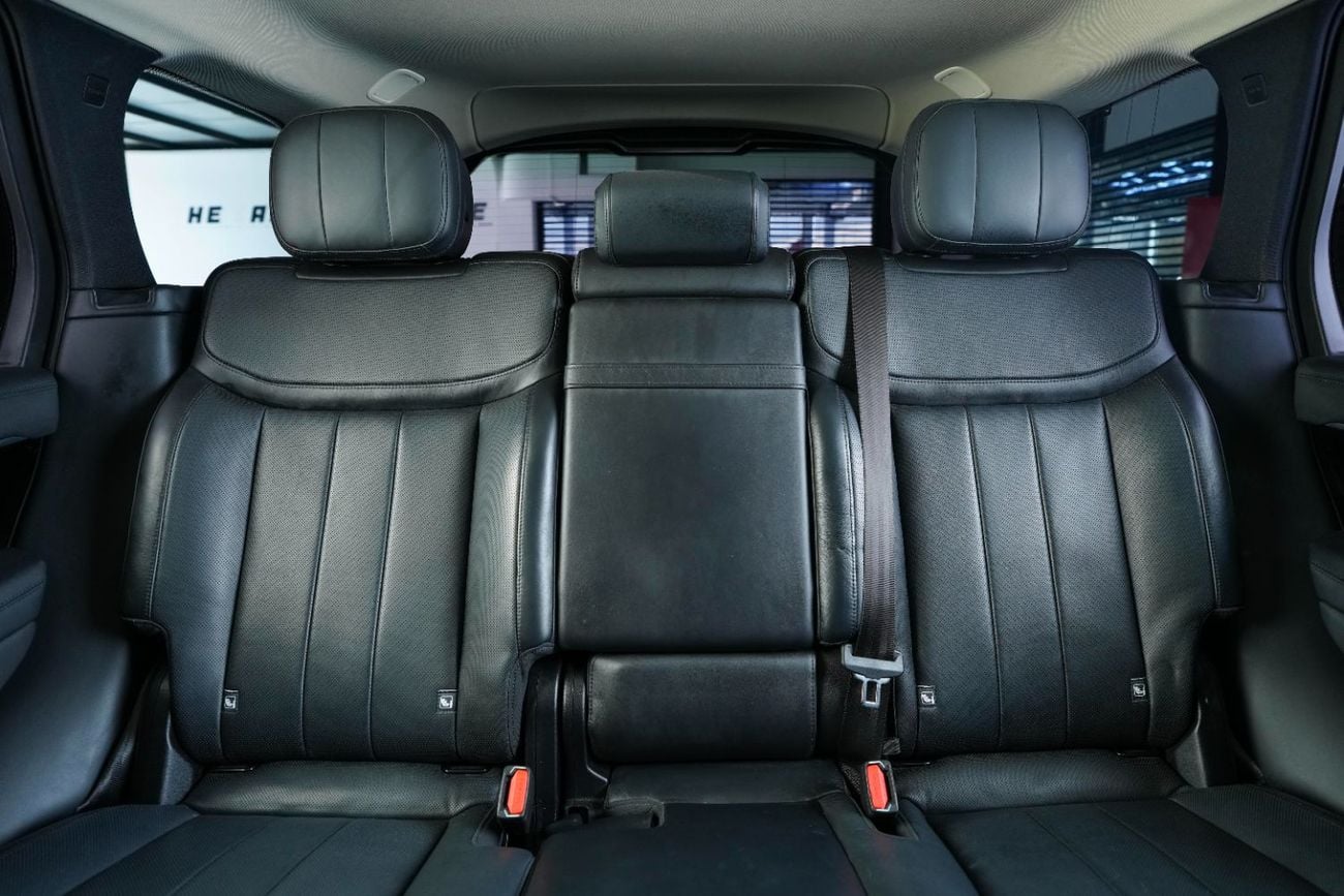 لاند روفر رينج روفر SE P400 Al Tayer Warranty Until 2028-Black On Black
