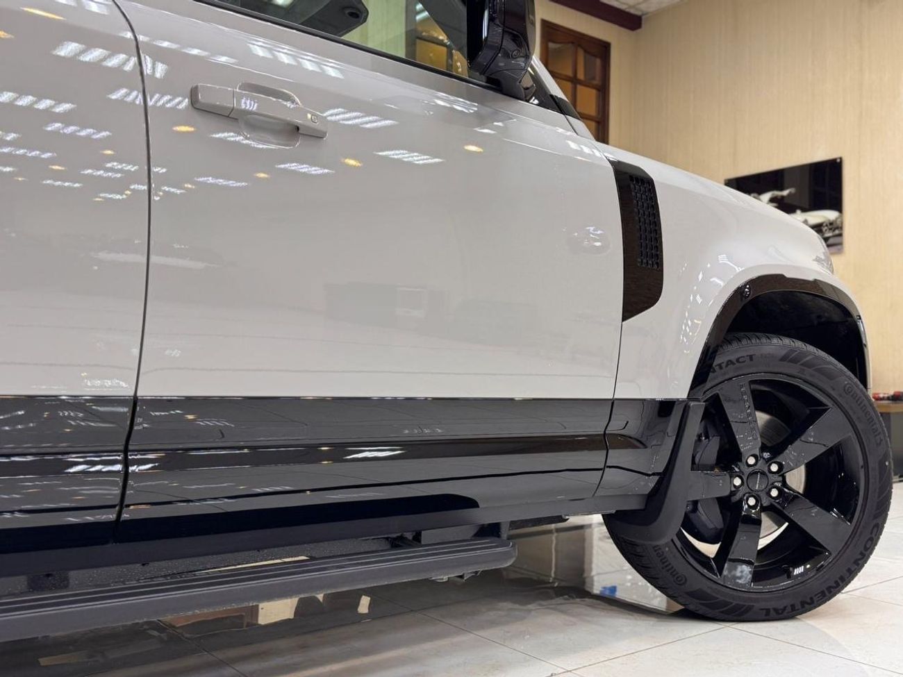 لاند روفر ديفندر  DEFENDER X DAYNAMIC HSE P 400