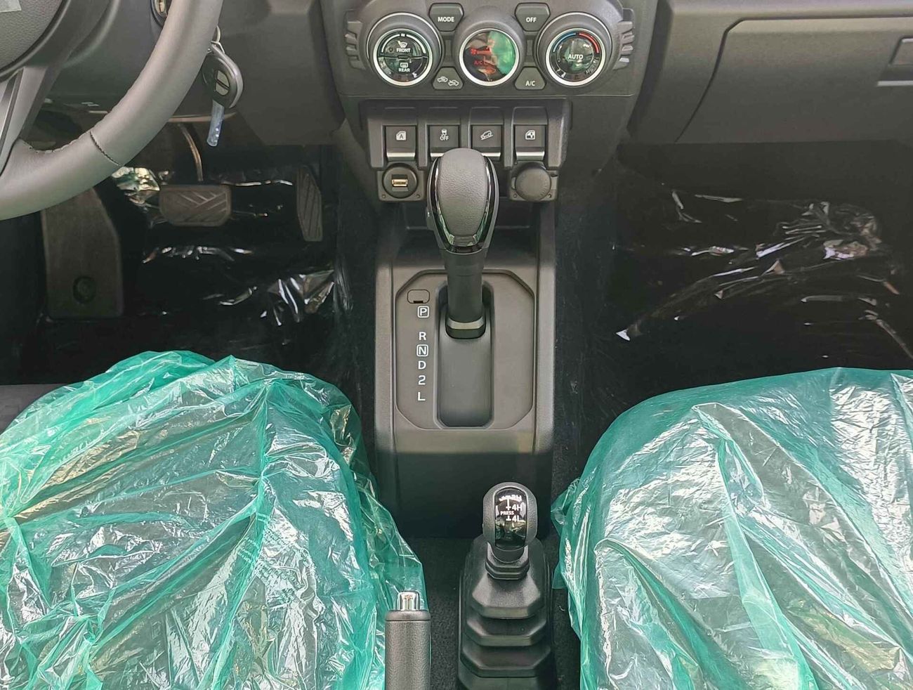 Suzuki Jimny GLX / ALL GRIP OF ROAD / 1.5L V4 / A/T /  9" DISPLAY / 4X4 (CODE # JY15GLX5D)