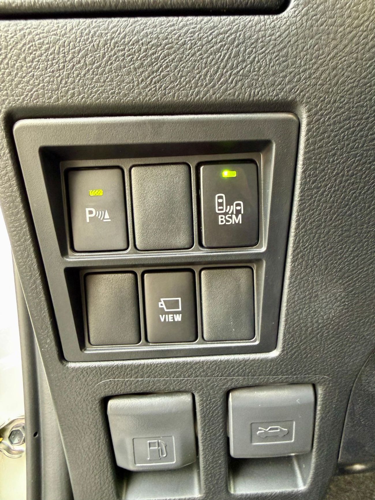 تويوتا هيلوكس TOYOTA HiLUX GR 2.8 DiESEL FuLL 2025 WHiTE