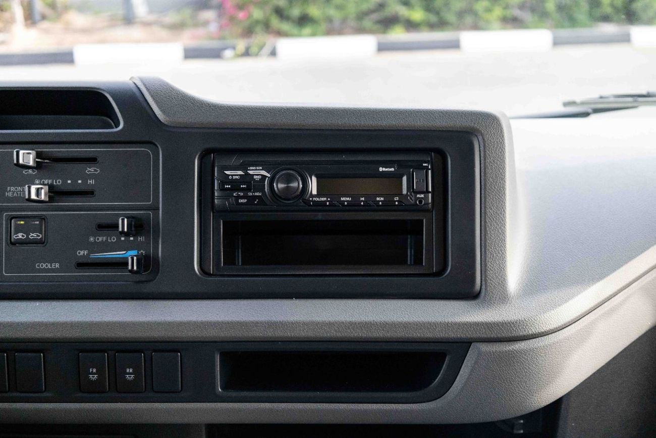 تويوتا كوستر 23 Seater 4.2L - White Inside Grey | Export Only