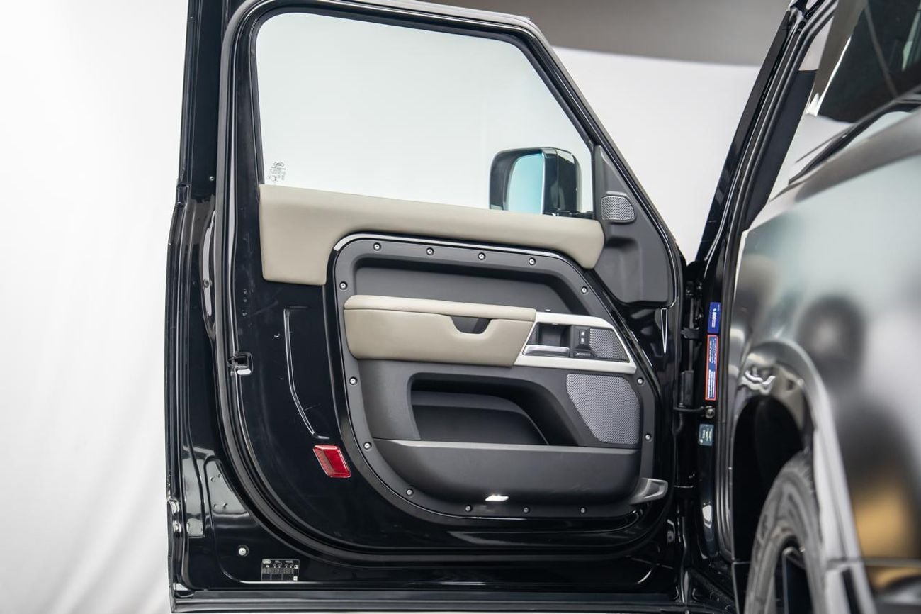 لاند روفر ديفندر 90 HSE P400