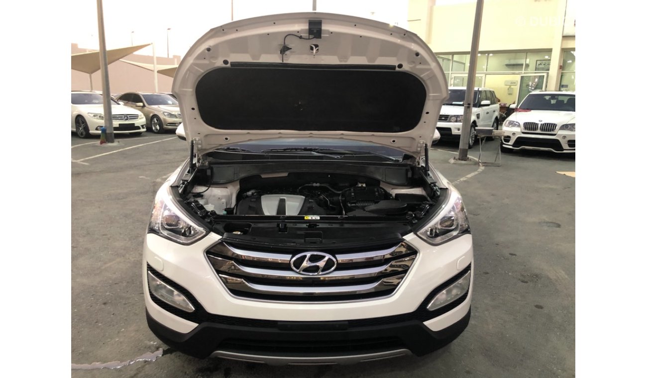 Hyundai Santa Fe Hyndi santafi model 2015 GCC car prefect condition low mileage panoramic roof leather seats Bluetoot