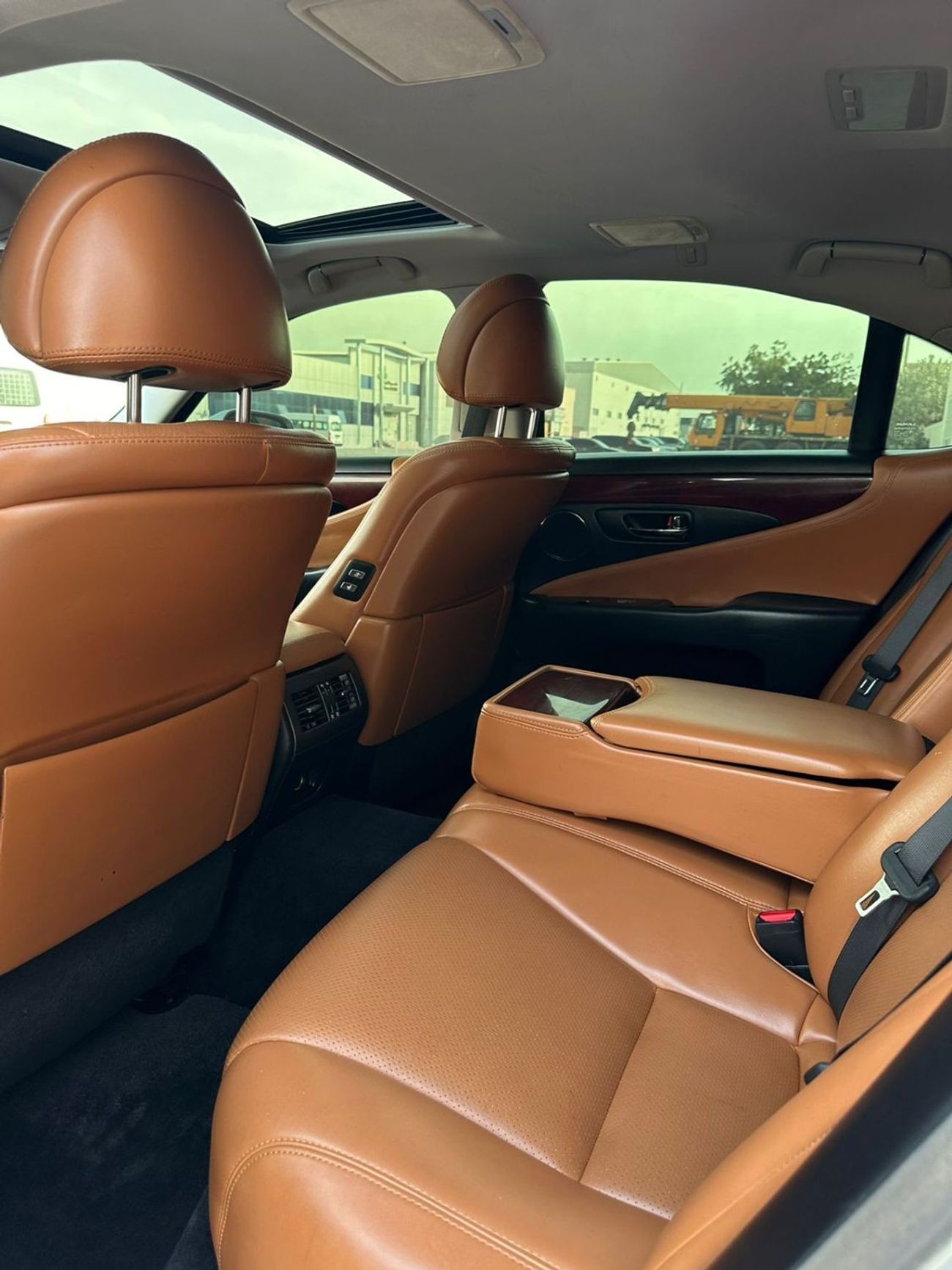 Lexus LS460 Lexus LS460 Model: 2007 Mileage: 220,000 Km  Price: 22,000 dirhams Come to America Full option No. 1