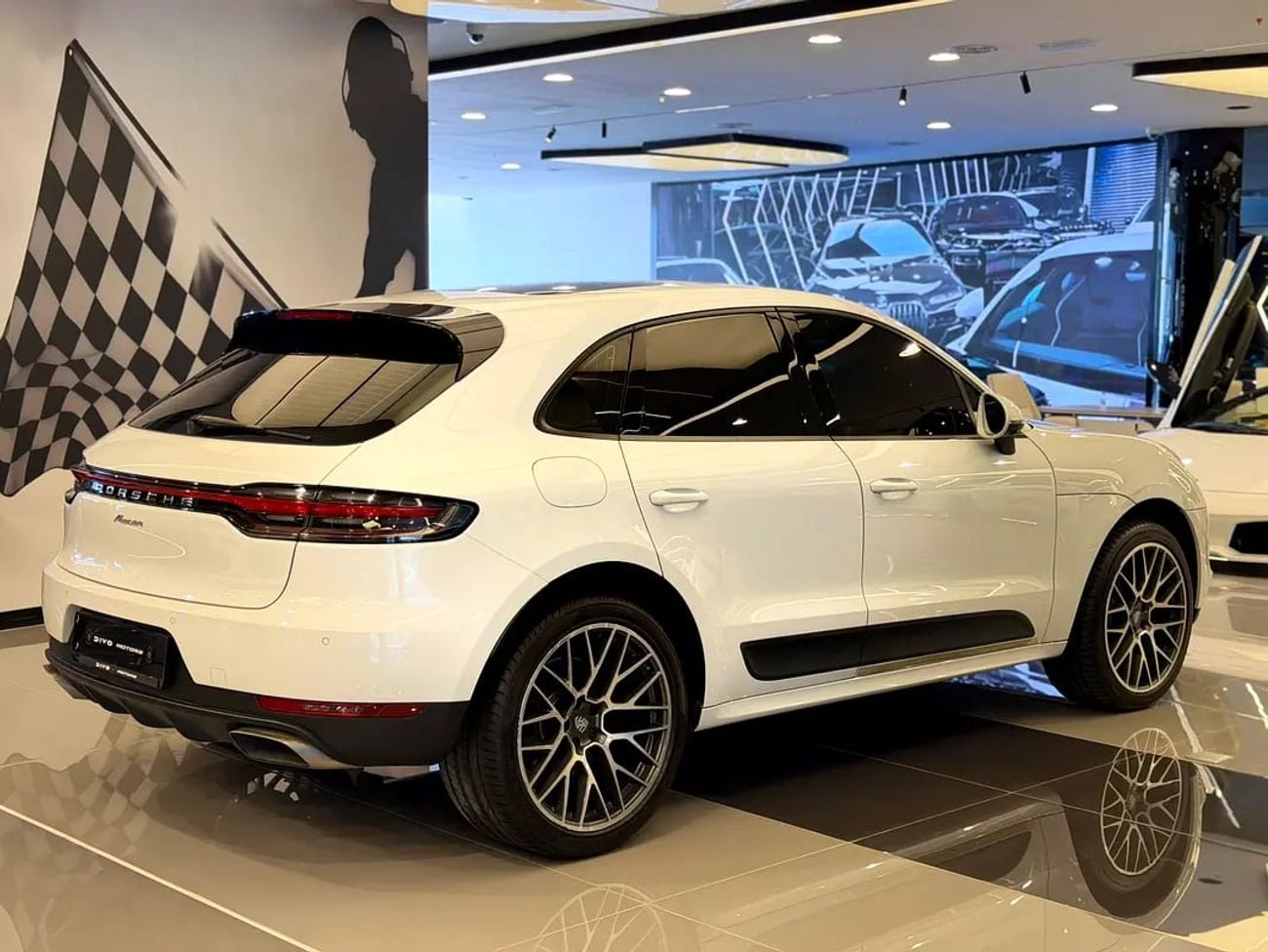 Porsche Macan Turbo GCC Specs - Pristine Condition