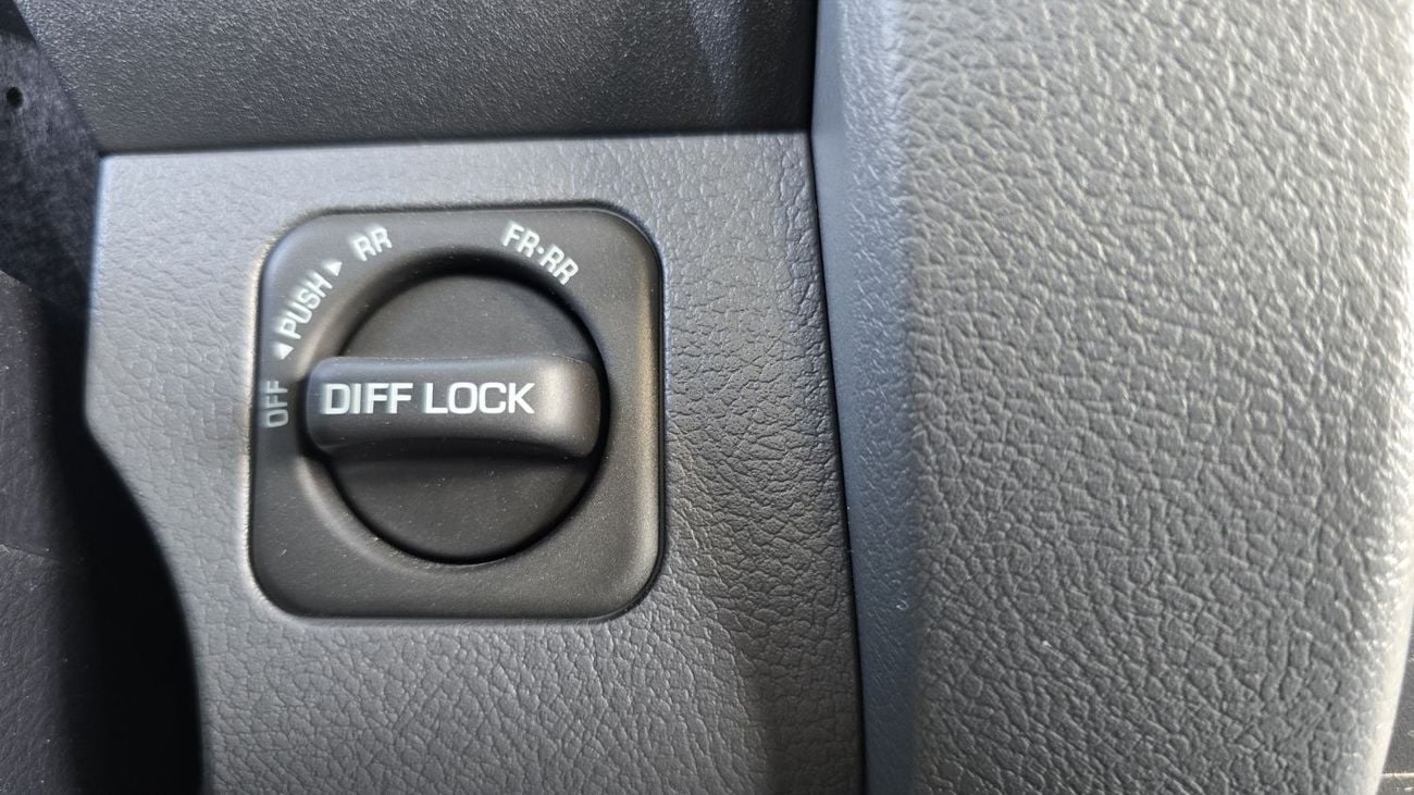 تويوتا لاند كروزر LC79 4.2L Pickup Single cab 5- MT 4X4