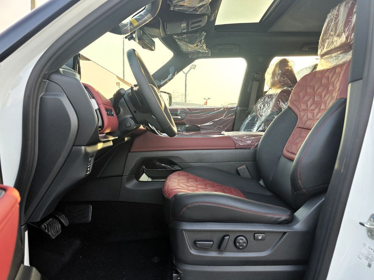 نيسان باترول Nissan Patrol Platinum SE 3.8L Petrol 4WD Gcc  white insid red 2026 Model