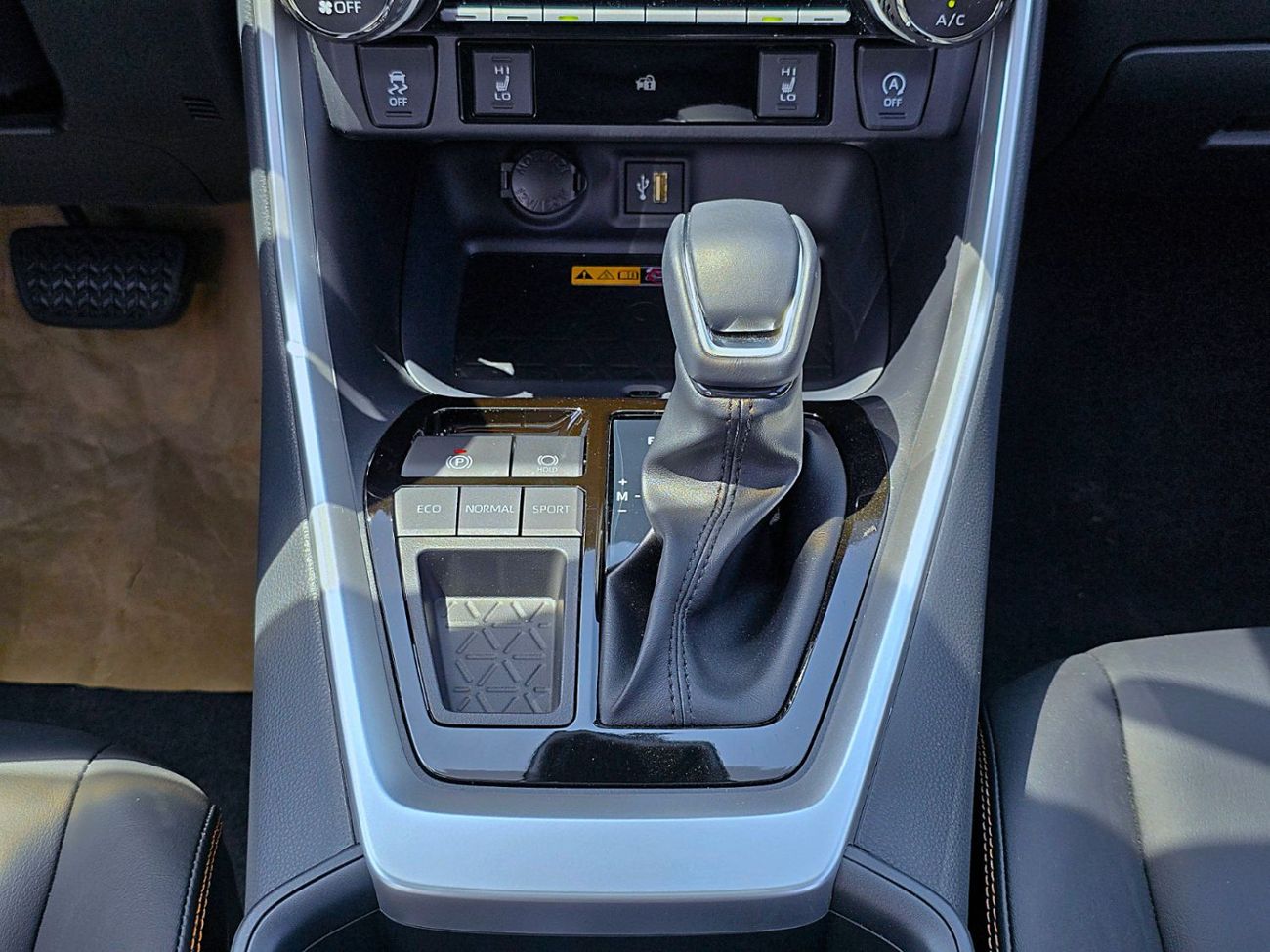 Toyota RAV4 TOYOTA RAV4 PETROL 2.0L - CHINESE SPECS- FULL OPTIONS - 4X2 - 2025 MODEL - WHITE INSIDE BLACK - CHIN