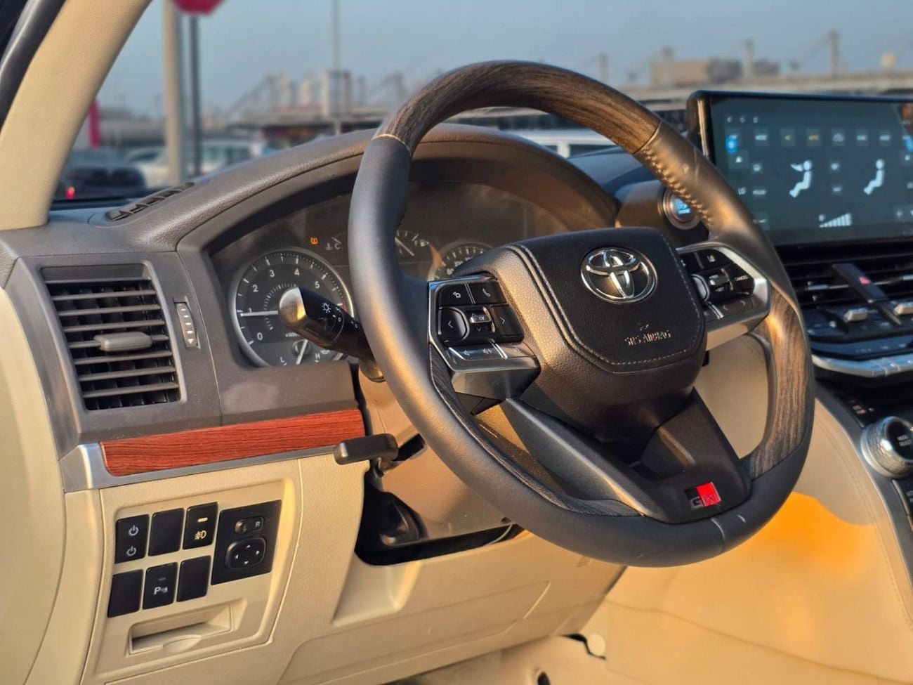 Toyota Land Cruiser GXR 2018 | 4.0L PETROL | AT | LHD | MODIFIED TO LC300 | PUSH START ENGINE | ELECTRIC HEATED SEATS