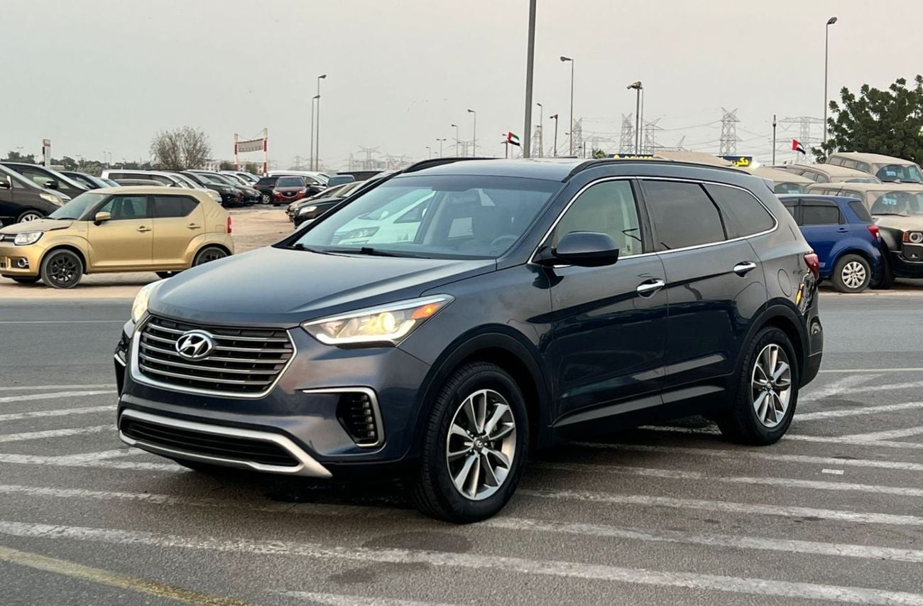 Hyundai Santa Fe STD (NON GCC) 2019 Hyundai Santa Fe - 3.3L V6 - Apple & Android Play - 7 Seater - 42000 Mileage - 41999 AED